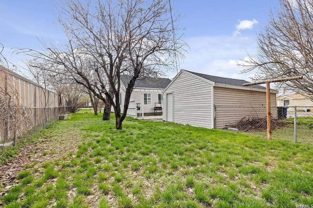 Cute Entire Small House With Large Yard! Pets Welcome! West Valley City Exterior photo