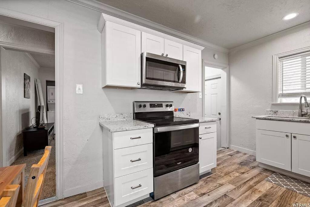 Cute Entire Small House With Large Yard! Pets Welcome! West Valley City Exterior photo