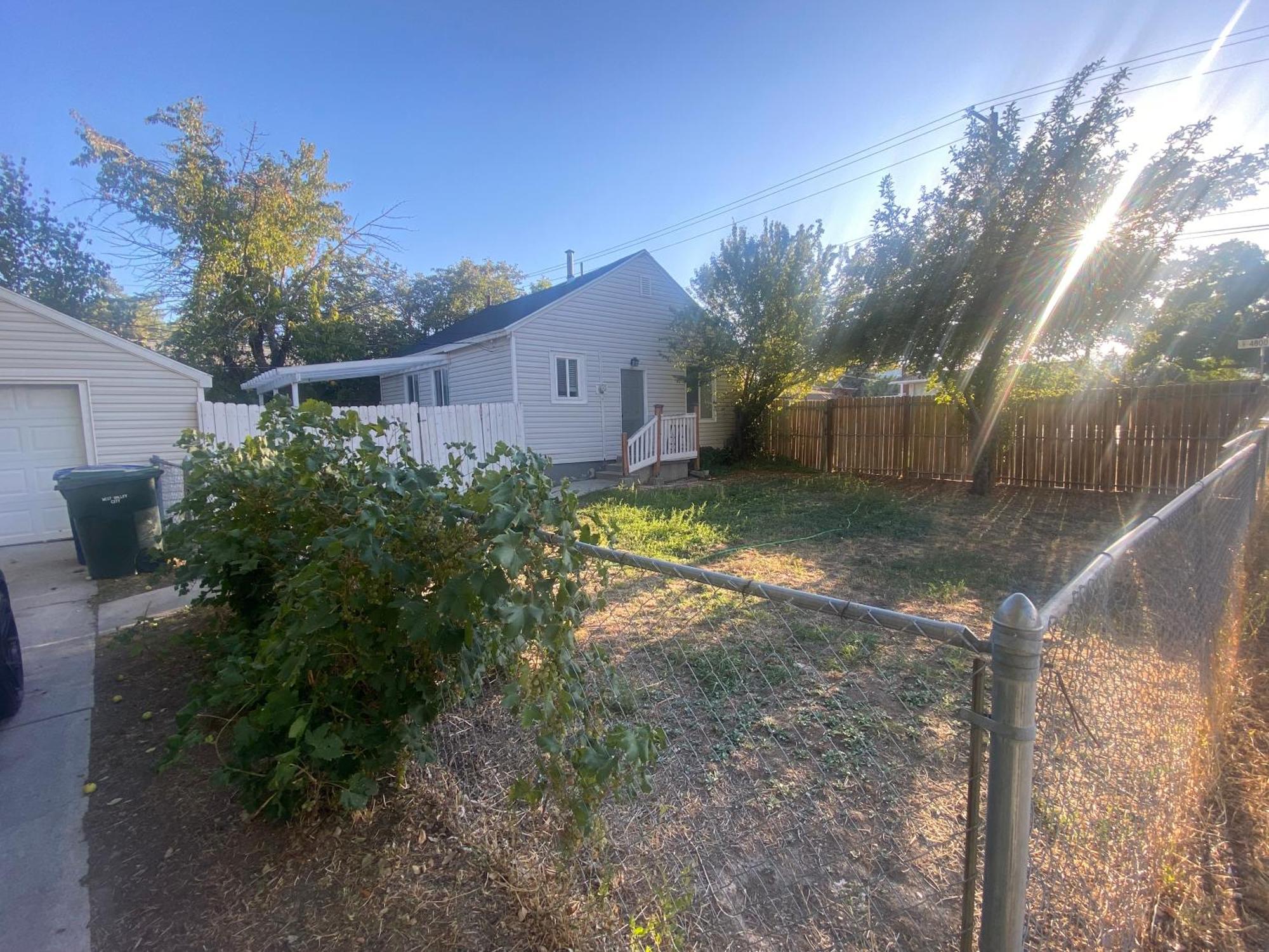 Cute Entire Small House With Large Yard! Pets Welcome! West Valley City Exterior photo