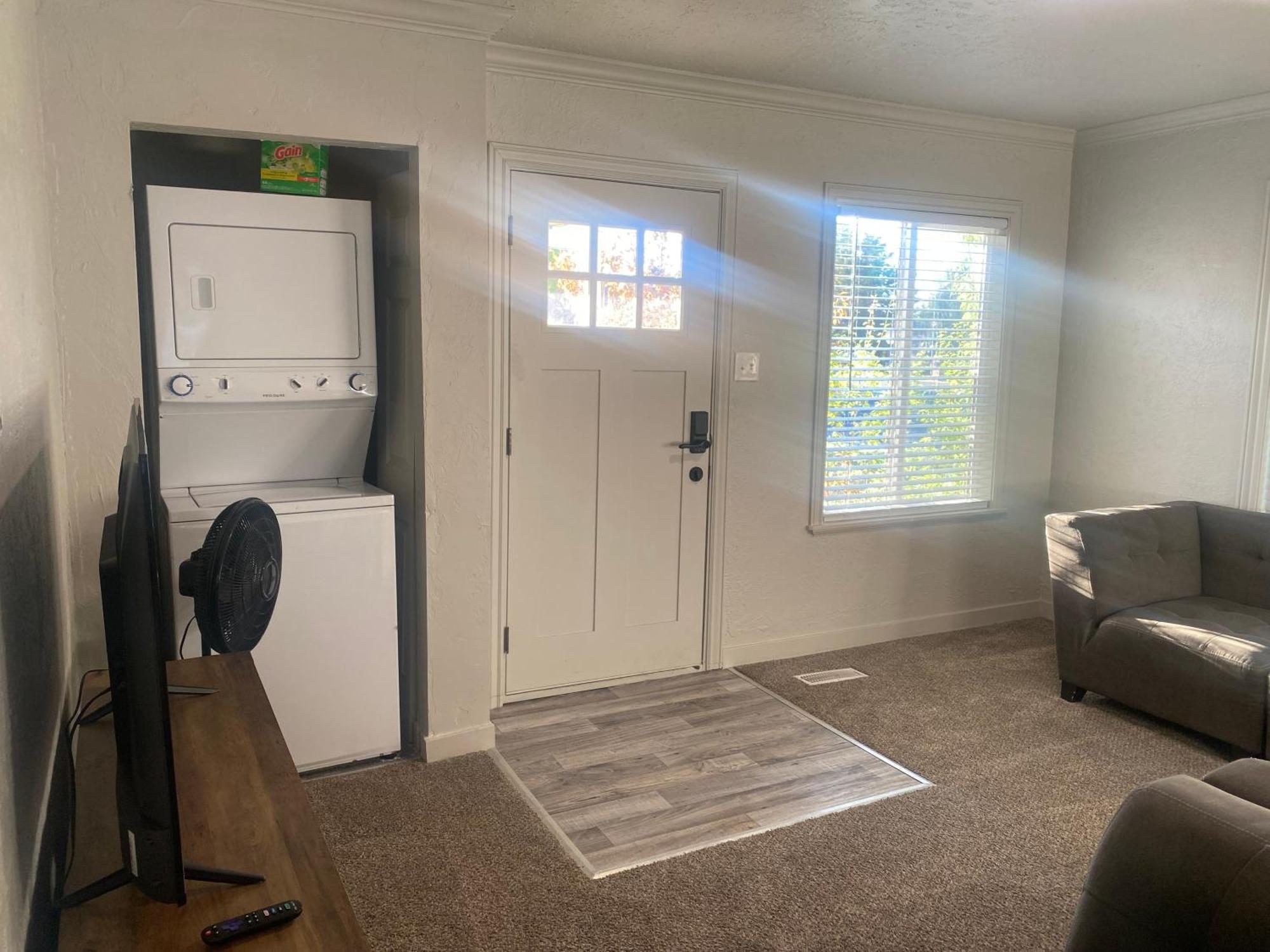 Cute Entire Small House With Large Yard! Pets Welcome! West Valley City Exterior photo