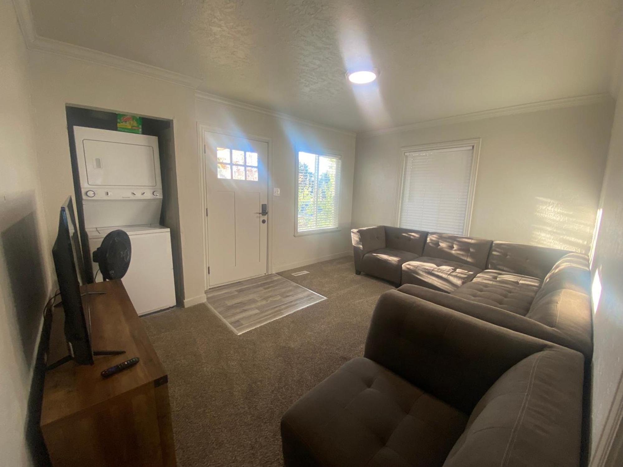Cute Entire Small House With Large Yard! Pets Welcome! West Valley City Exterior photo